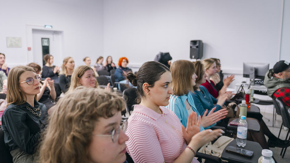Экранные искусства: между выставкой и кинофестивалем