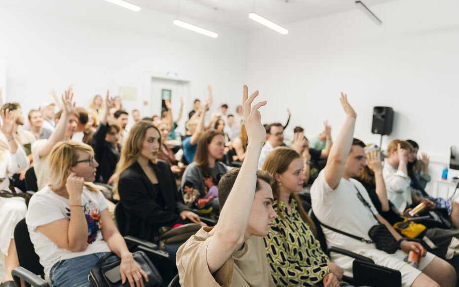 CGRaveX — Blogger Day