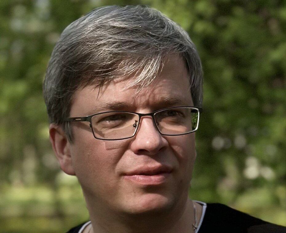 Олег Новиков